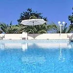 旅游收获假日公园酒店 3*