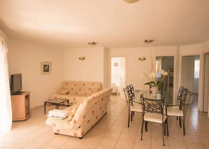 De Tourisme Le Clos Des Vendanges Parco vacanze 3*